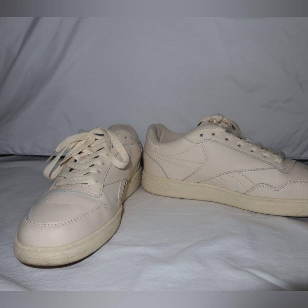 Women Reeboks - Picture 3 of 4